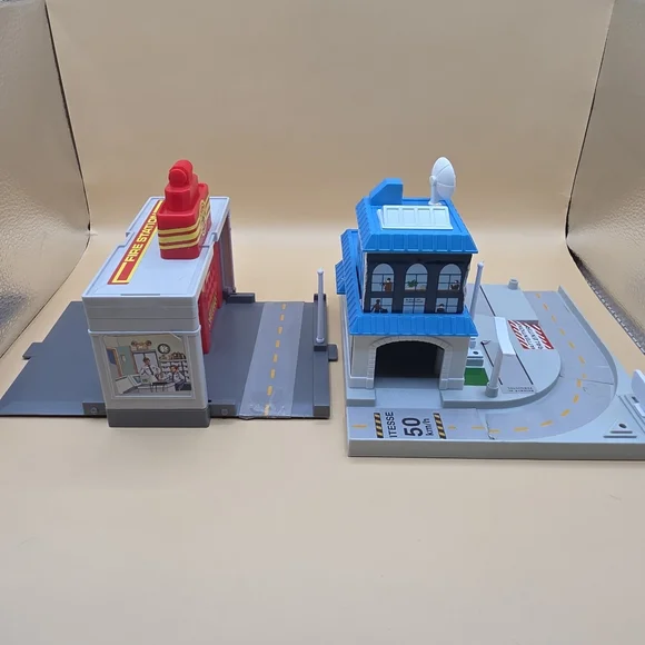 1991 Micro Machines Police Corner & 1990 Matchbox Fire Station Mixed Lot - Picture 5 of 5